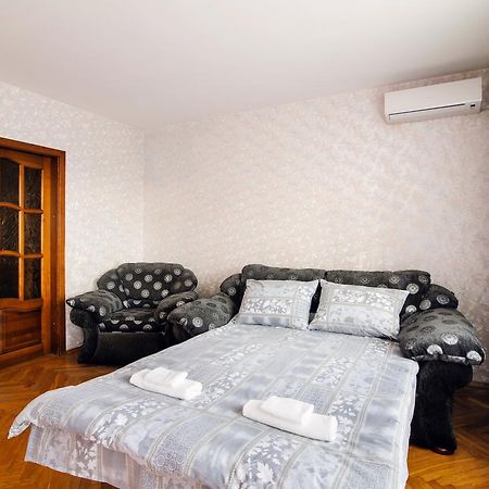 Rooms For Rent In The Mayakovskogo Мінськ Екстер'єр фото